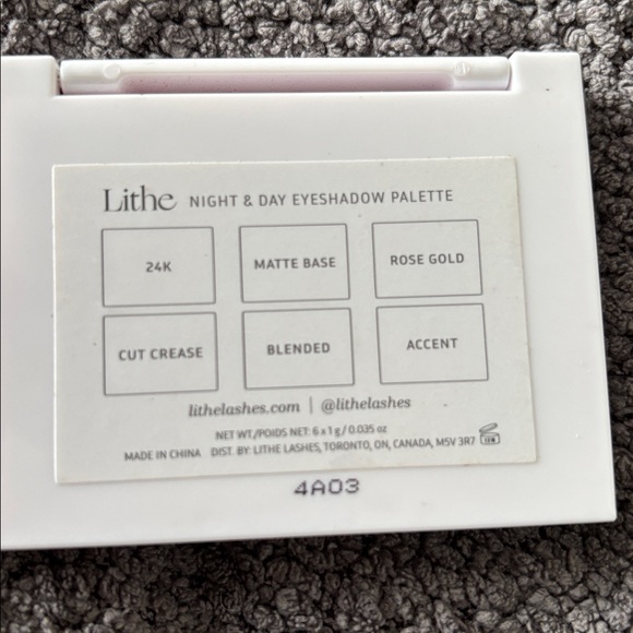 LITHE Eyeshadow Palette with Gold and Brown Shades
barely used - Picture 3 of 3